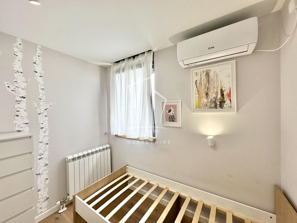 Stan na prodaju u Beogradu, Zvezdara, trosoban, 68m2, cena 265000 evra