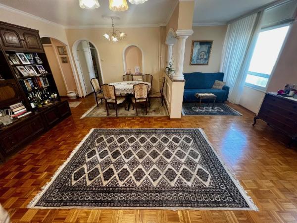 Stan na prodaju u Beogradu, Banjica, trosoban, 82m2, cena 197000 evra