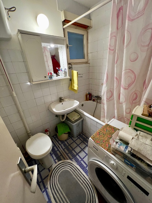 Stan na prodaju u Beogradu, Banjica, trosoban, 82m2, cena 197000 evra