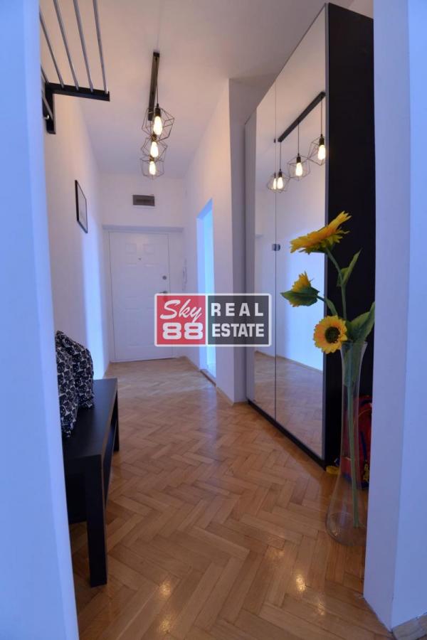 Stan na prodaju u Beogradu, Kalenić pijaca, dvosoban, 48m2, cena 179000 evra