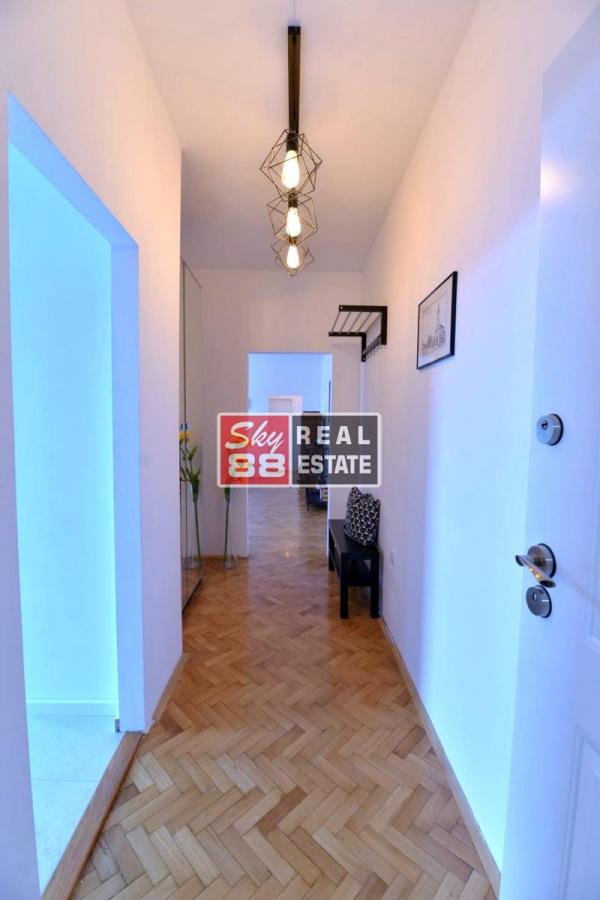 Stan na prodaju u Beogradu, Kalenić pijaca, dvosoban, 48m2, cena 179000 evra