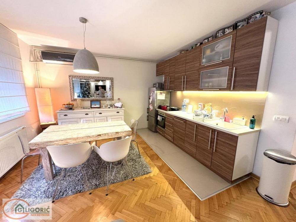 Stan na prodaju u Beogradu, Vračar (Centar), troiposoban, 74m2, cena 269000 evra