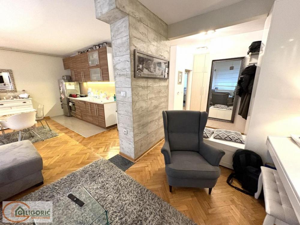 Stan na prodaju u Beogradu, Vračar (Centar), troiposoban, 74m2, cena 269000 evra