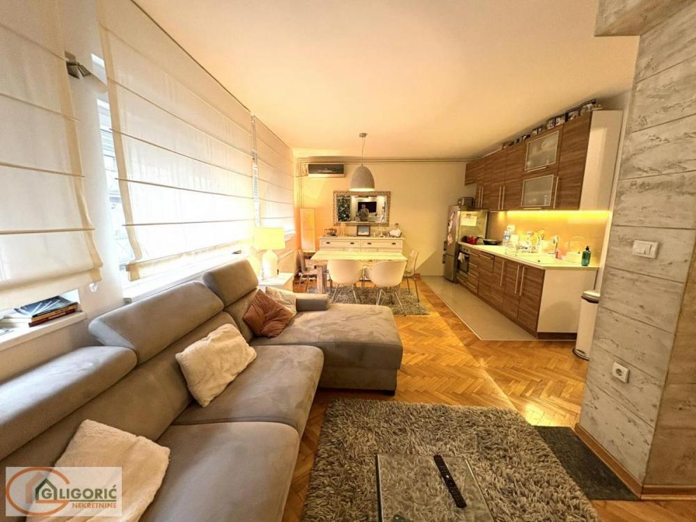 Stan na prodaju u Beogradu, Vračar (Centar), troiposoban, 74m2, cena 269000 evra