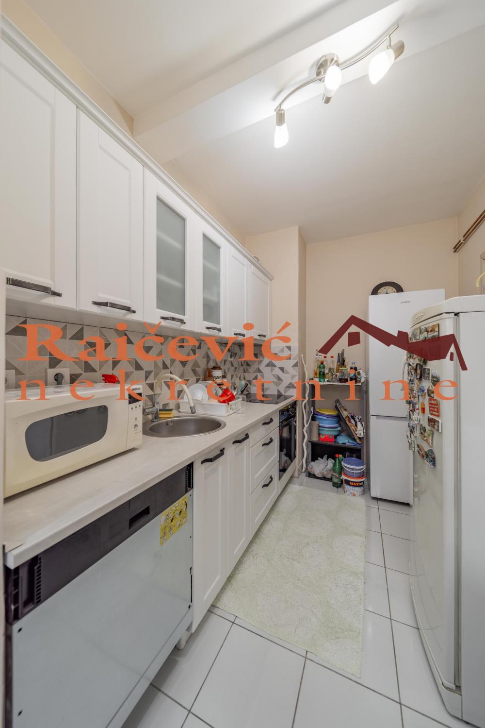 Stan na prodaju u Beogradu, Karaburma, dvoiposoban, 57m2, cena 145000 evra