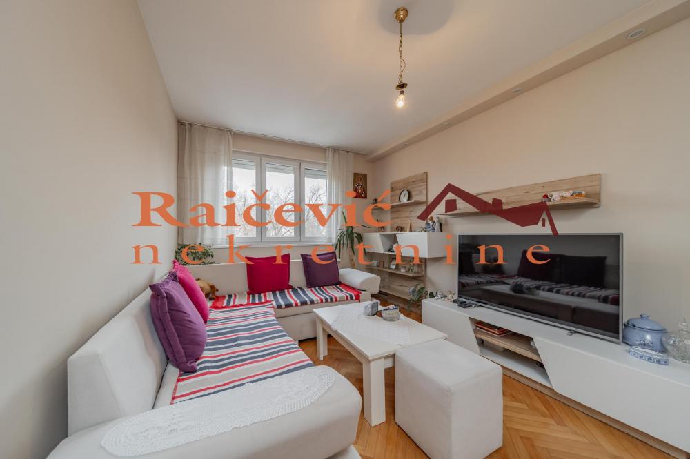 Stan na prodaju u Beogradu, Karaburma, dvoiposoban, 57m2, cena 145000 evra