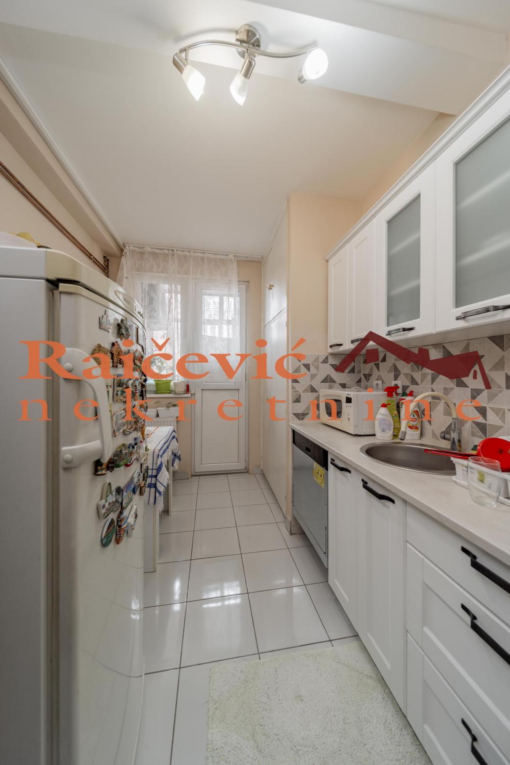 Stan na prodaju u Beogradu, Karaburma, dvoiposoban, 57m2, cena 145000 evra