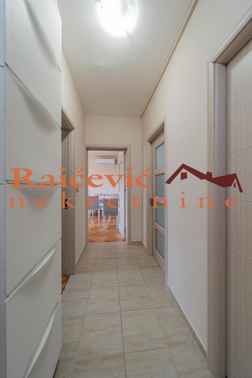 Stan na prodaju u Beogradu, Karaburma, dvoiposoban, 57m2, cena 145000 evra