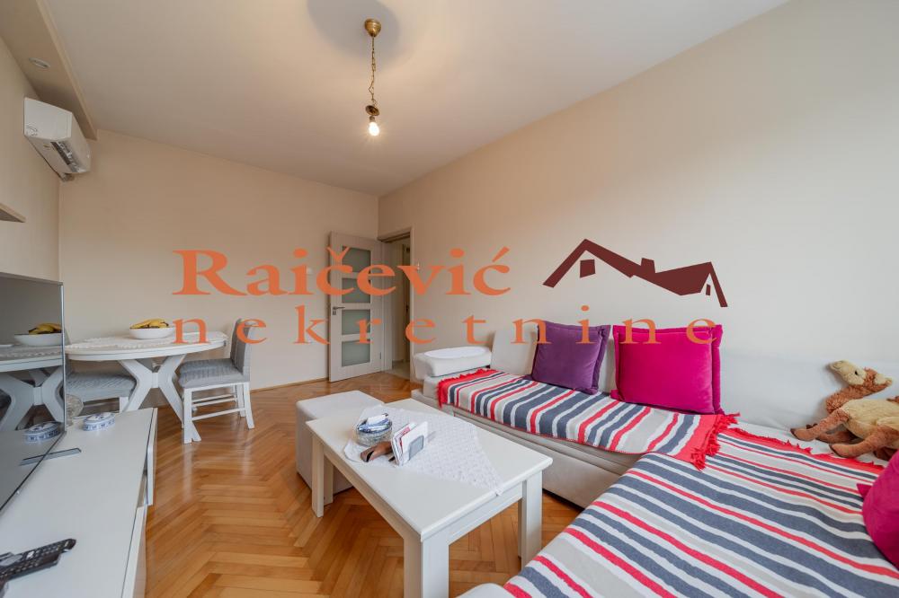 Stan na prodaju u Beogradu, Karaburma, dvoiposoban, 57m2, cena 145000 evra