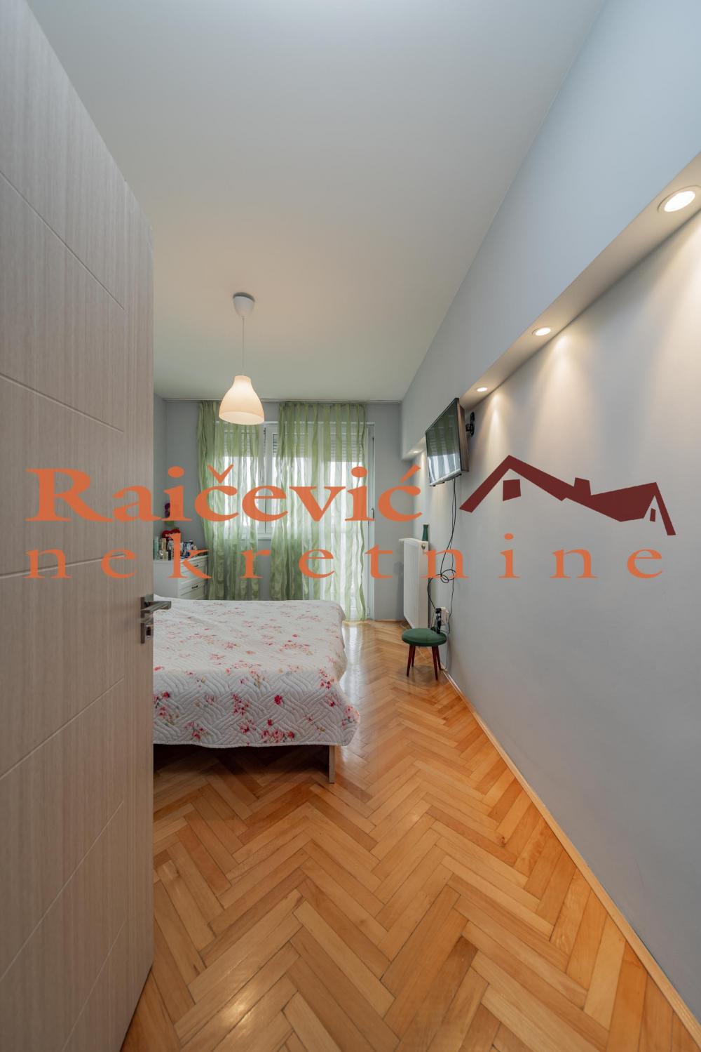 Stan na prodaju u Beogradu, Karaburma, dvoiposoban, 57m2, cena 145000 evra