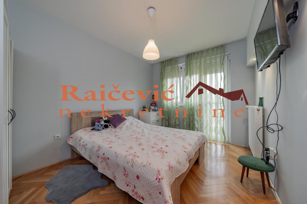 Stan na prodaju u Beogradu, Karaburma, dvoiposoban, 57m2, cena 145000 evra