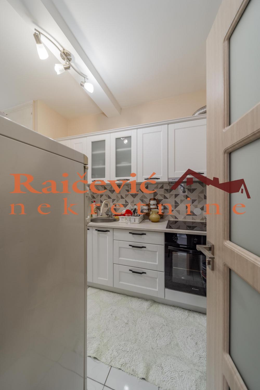 Stan na prodaju u Beogradu, Karaburma, dvoiposoban, 57m2, cena 145000 evra