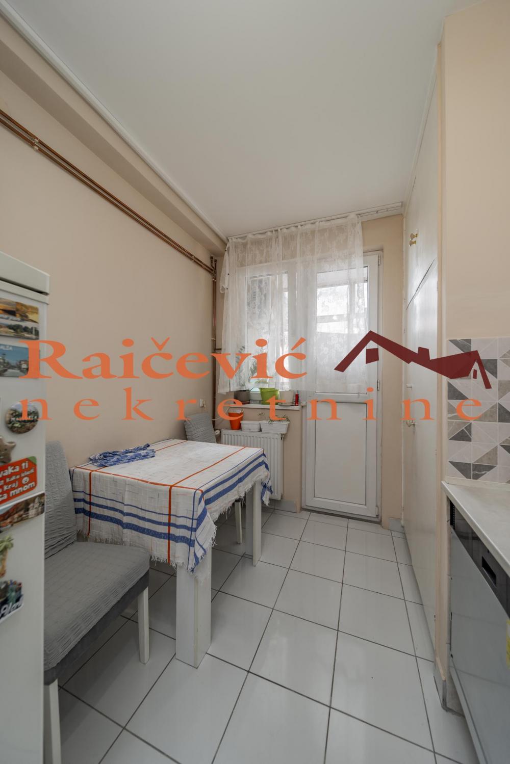 Stan na prodaju u Beogradu, Karaburma, dvoiposoban, 57m2, cena 145000 evra