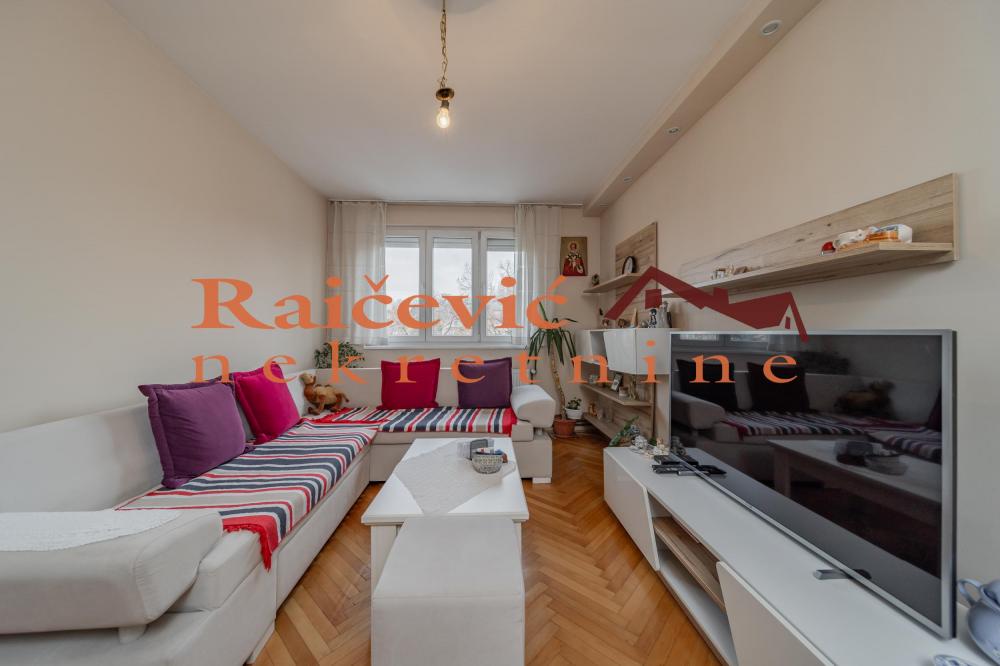 Stan na prodaju u Beogradu, Karaburma, dvoiposoban, 57m2, cena 145000 evra