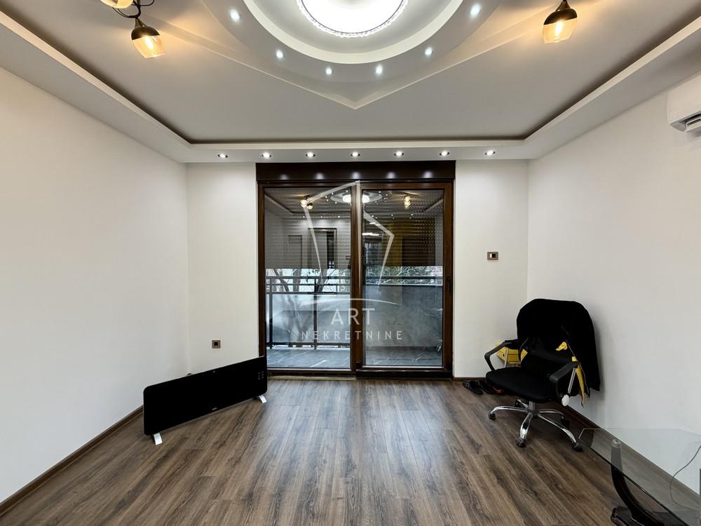 Stan na prodaju u Beogradu, Činovnička kolonija, dvosoban, 58m2, cena 175000 evra