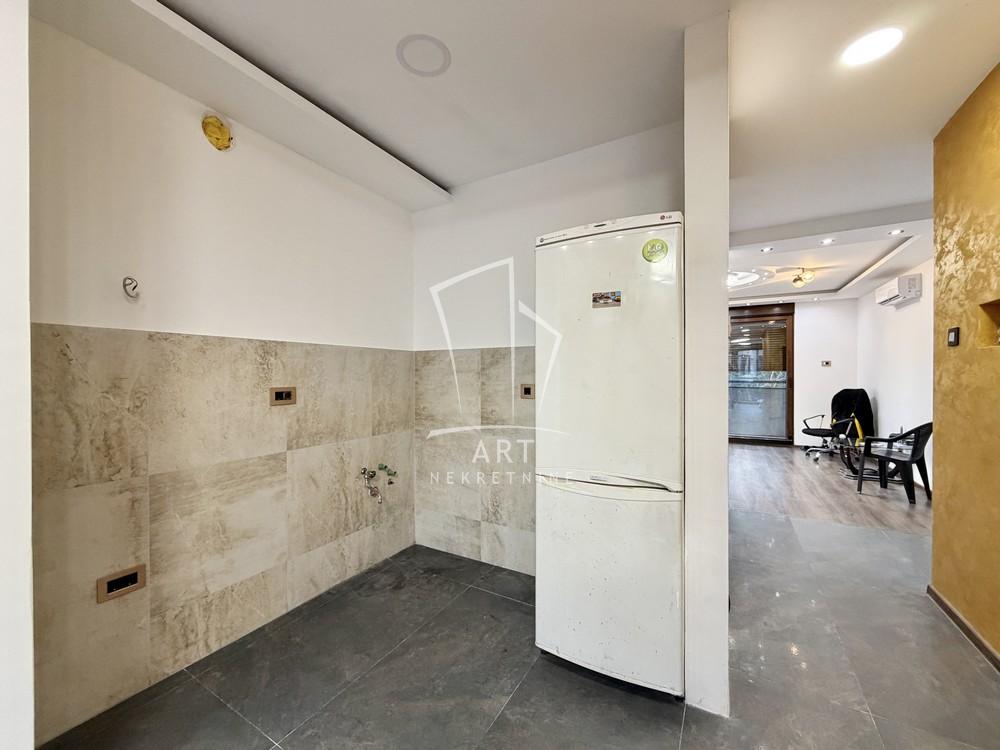 Stan na prodaju u Beogradu, Činovnička kolonija, dvosoban, 58m2, cena 175000 evra