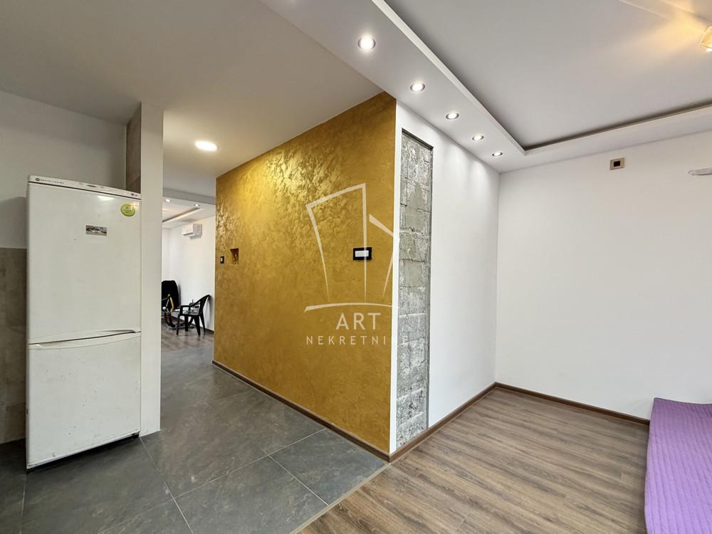 Stan na prodaju u Beogradu, Činovnička kolonija, dvosoban, 58m2, cena 175000 evra