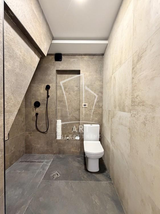 Stan na prodaju u Beogradu, Činovnička kolonija, dvosoban, 58m2, cena 175000 evra