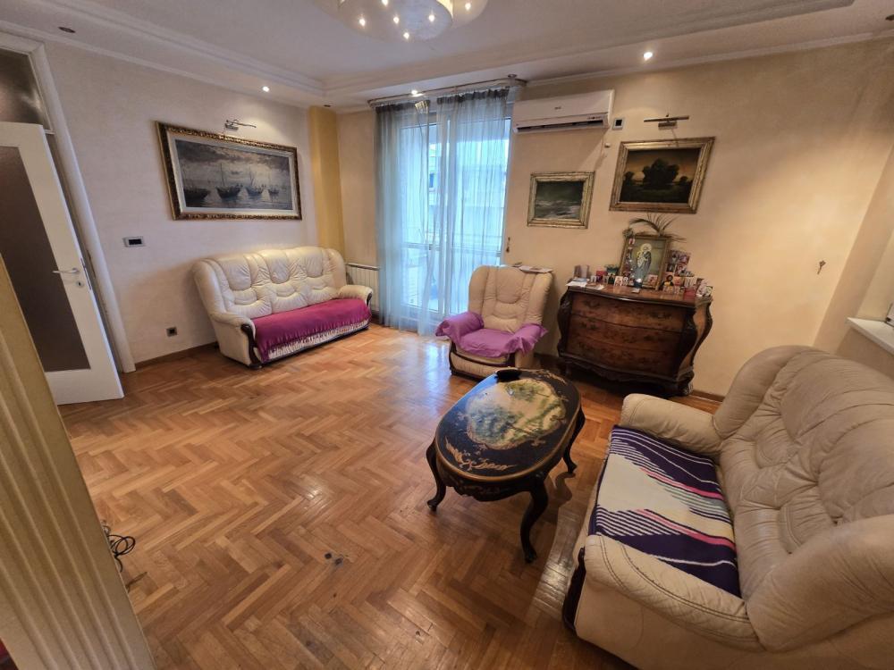 Stan na prodaju u Beogradu, Novi Beograd blok 22, trosoban, 97m2, cena 349500 evra