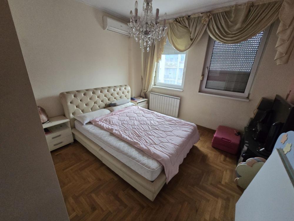 Stan na prodaju u Beogradu, Novi Beograd blok 22, trosoban, 97m2, cena 349500 evra
