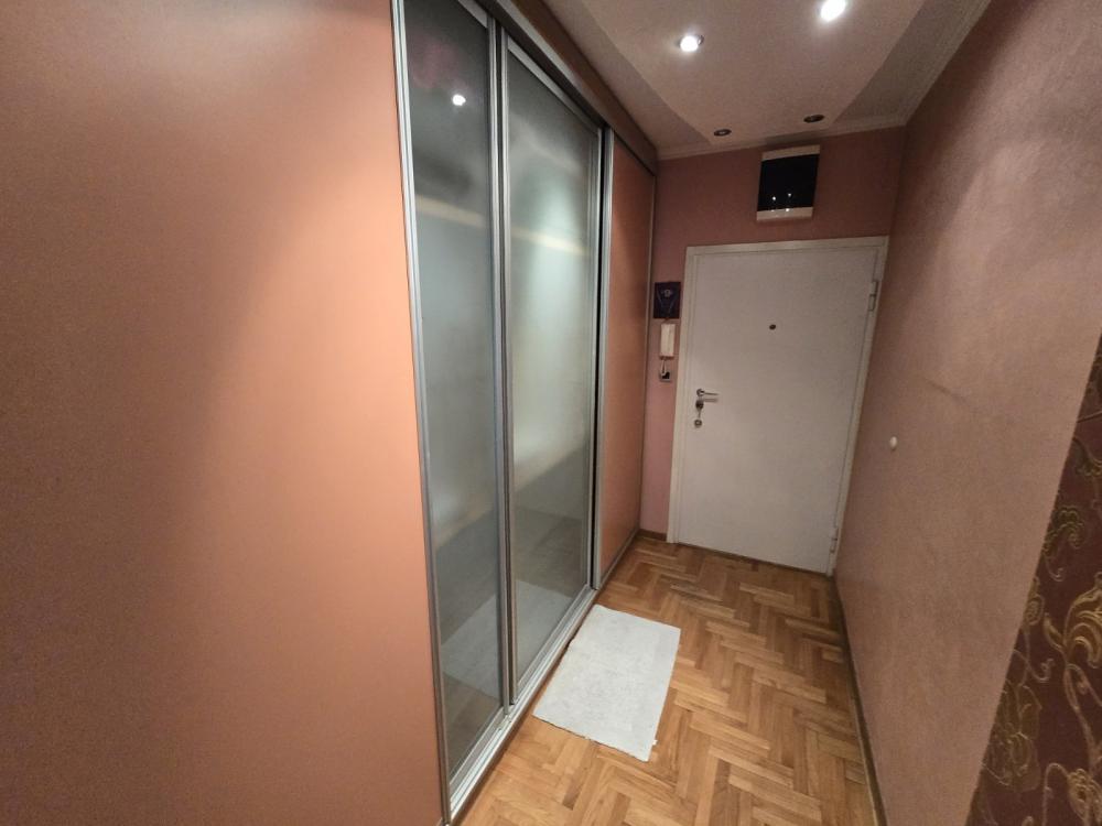 Stan na prodaju u Beogradu, Novi Beograd blok 22, trosoban, 97m2, cena 349500 evra