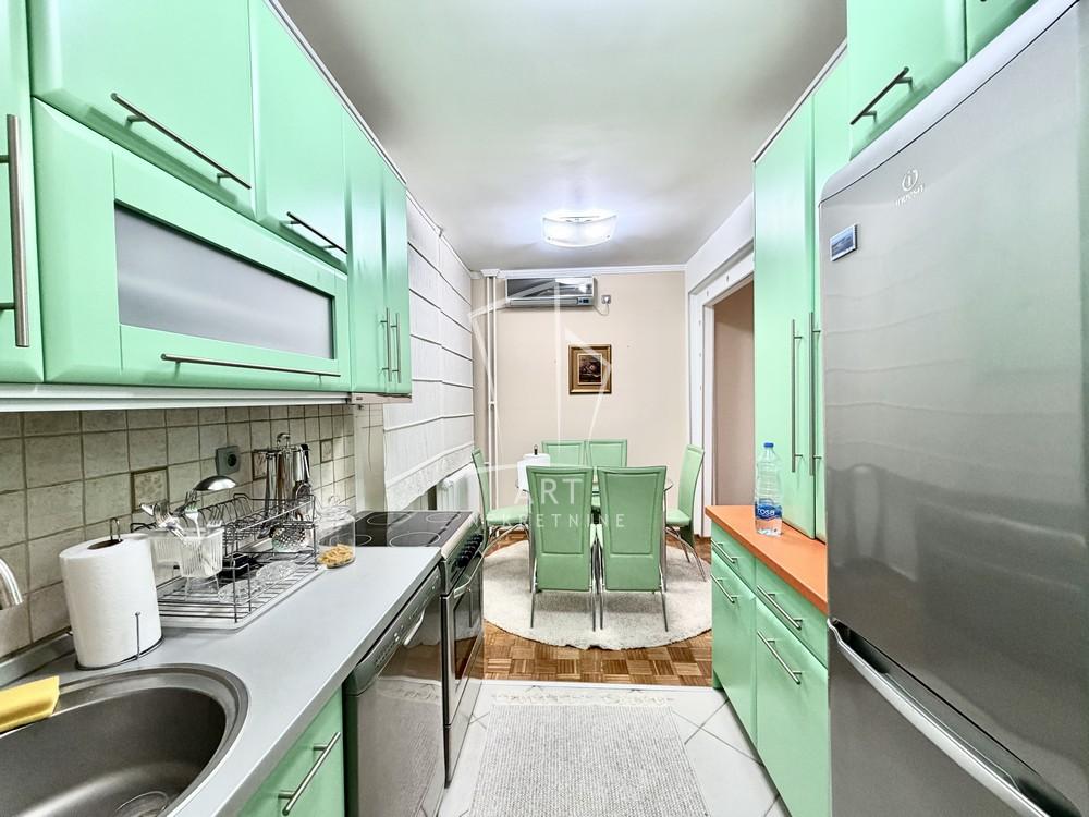 Stan na prodaju u Beogradu, Borča, dvosoban, 56m2, cena 139000 evra