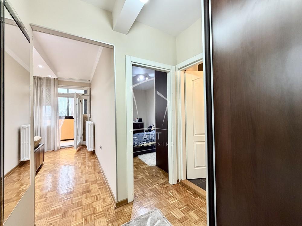 Stan na prodaju u Beogradu, Borča, dvosoban, 56m2, cena 139000 evra