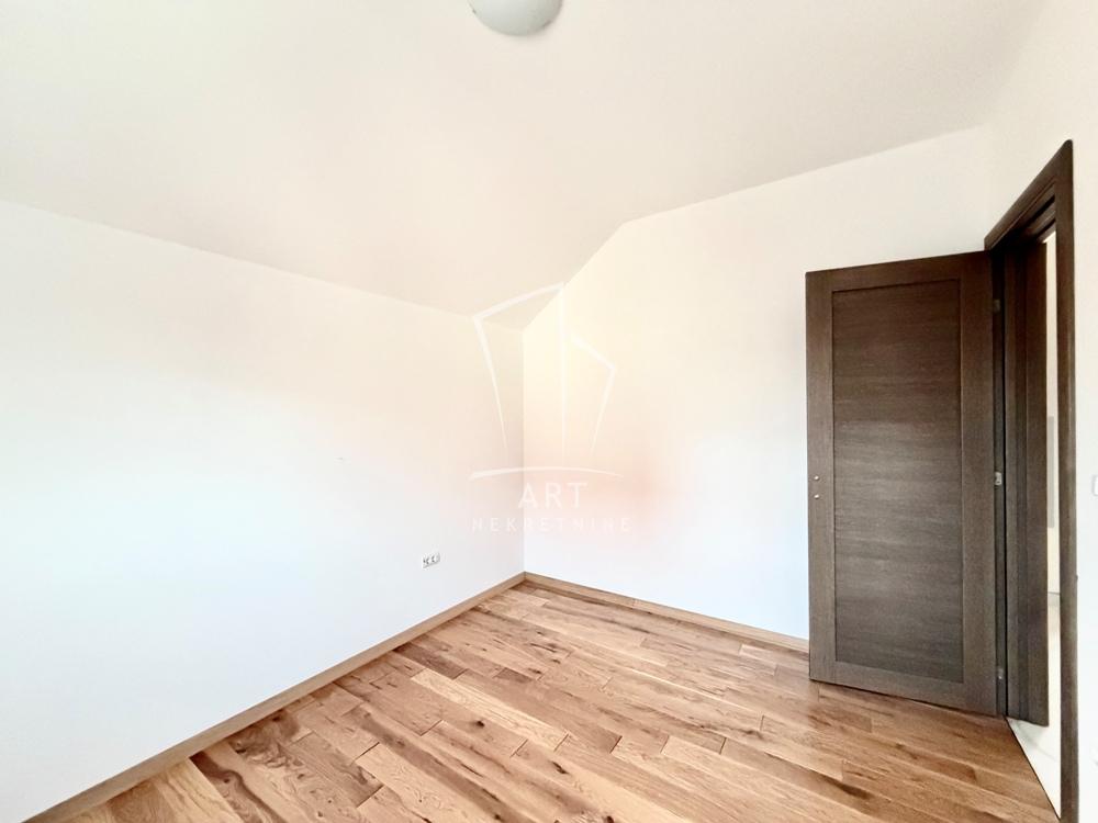 Stan na prodaju u Beogradu, Borča, dvoiposoban, 55m2, cena 145200 evra