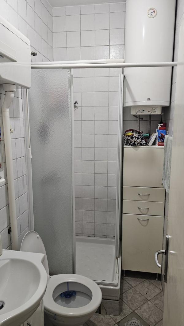 Stan na prodaju u Beogradu, Novi Beograd blok 3, dvosoban, 47m2, cena 175000 evra