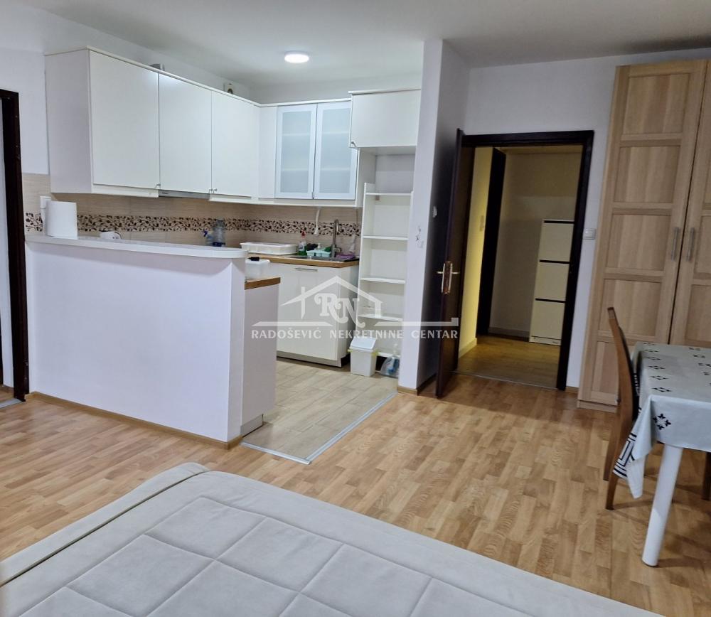 Stan na prodaju u Beogradu, Kaluđerica, jednoiposoban, 38m2, cena 66000 evra