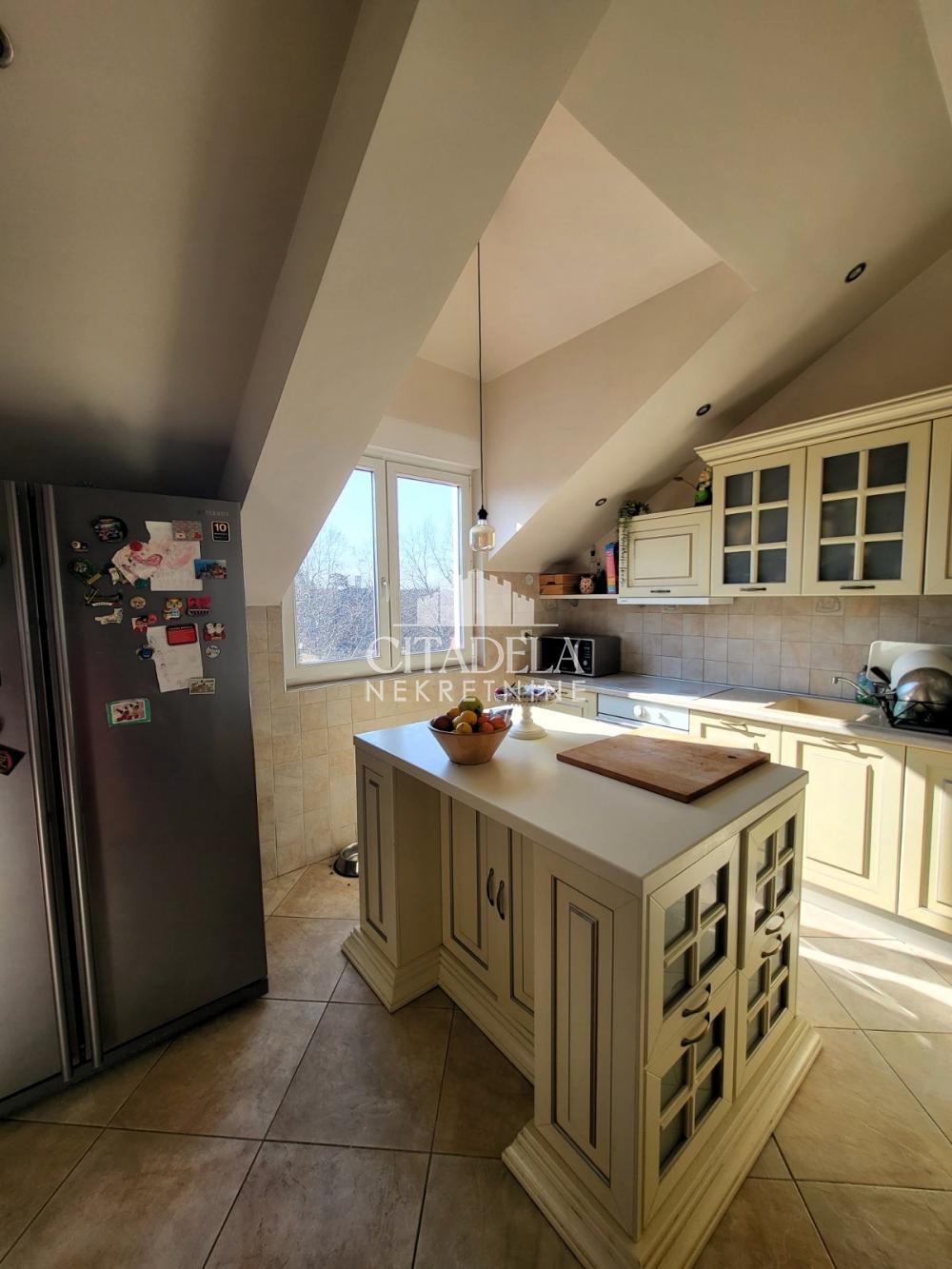 Stan na prodaju u Beogradu, Voždovac, cetvorosoban, 138m2, cena 455400 evra