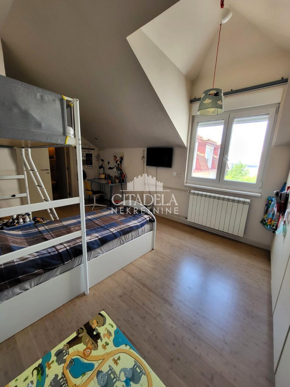 Stan na prodaju u Beogradu, Voždovac, cetvorosoban, 138m2, cena 455400 evra