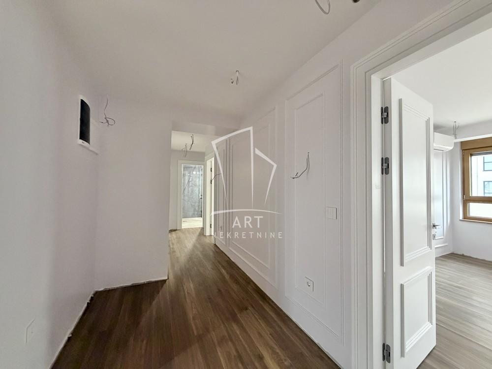 Stan na prodaju u Beogradu, Kalenić pijaca, cetvorosoban, 141m2, cena 640000 evra