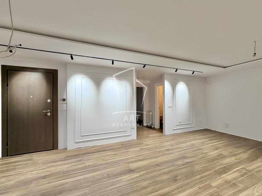 Stan na prodaju u Beogradu, Kalenić pijaca, cetvorosoban, 141m2, cena 640000 evra