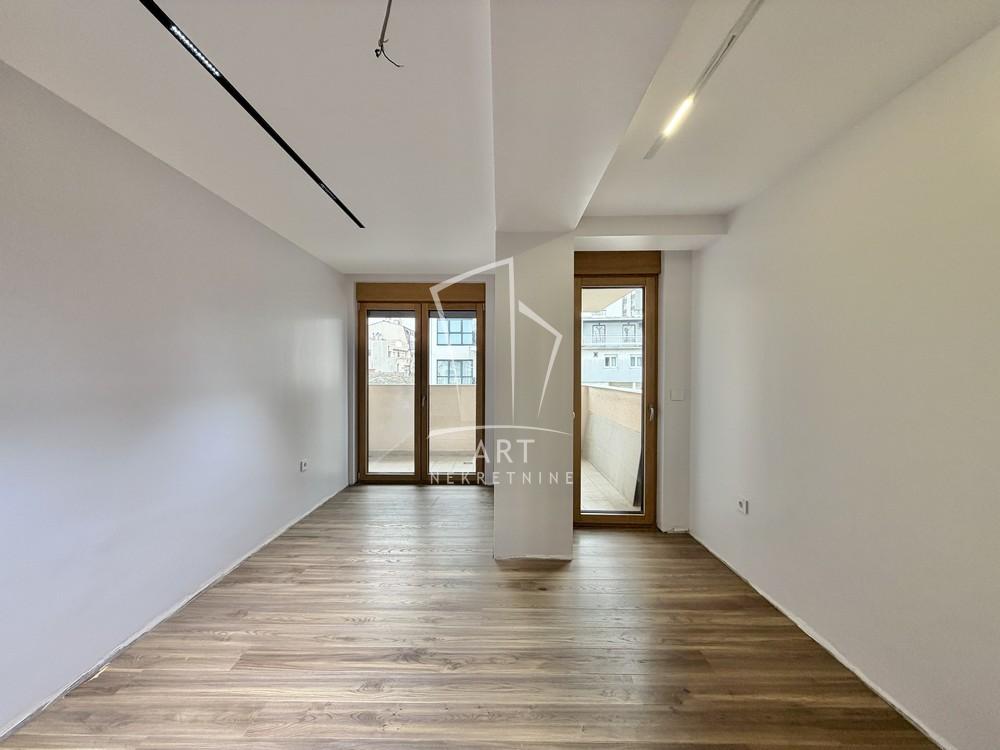 Stan na prodaju u Beogradu, Kalenić pijaca, cetvorosoban, 141m2, cena 640000 evra