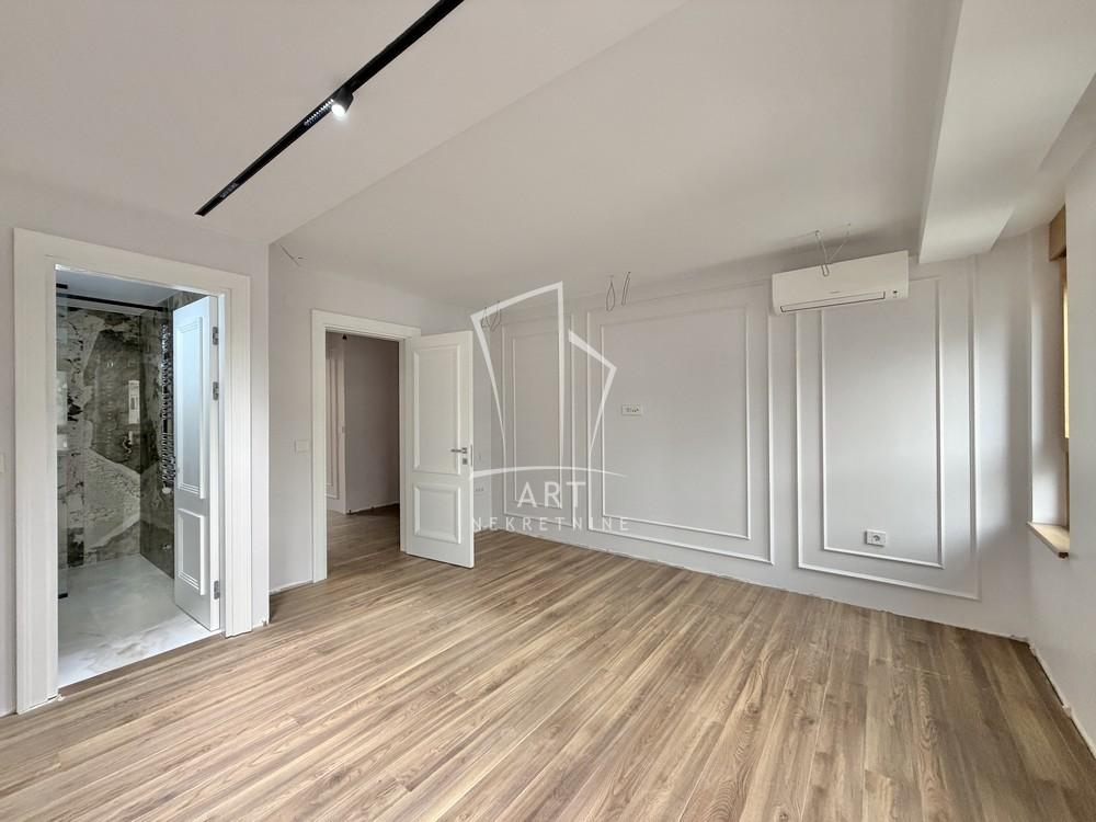 Stan na prodaju u Beogradu, Kalenić pijaca, cetvorosoban, 141m2, cena 640000 evra