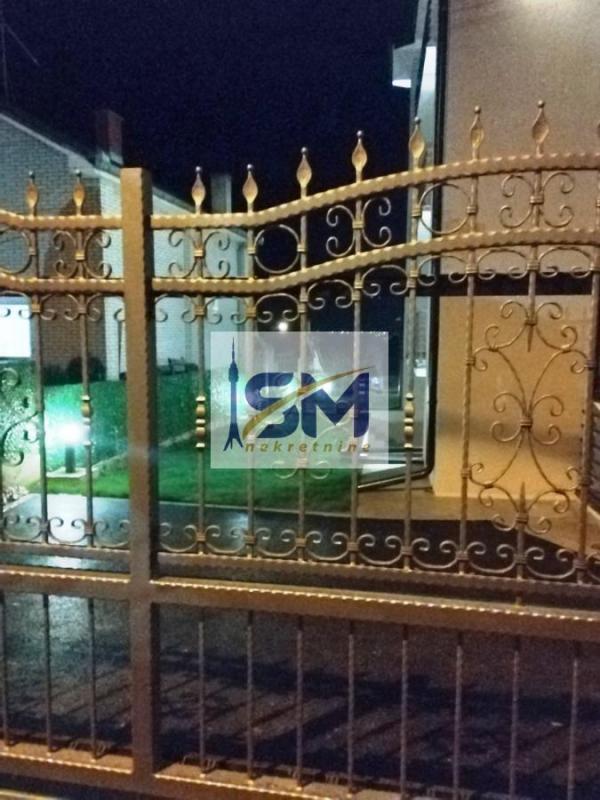 Stan na prodaju u Beogradu, Čukarica, trosoban, 117m2, cena 121700 evra