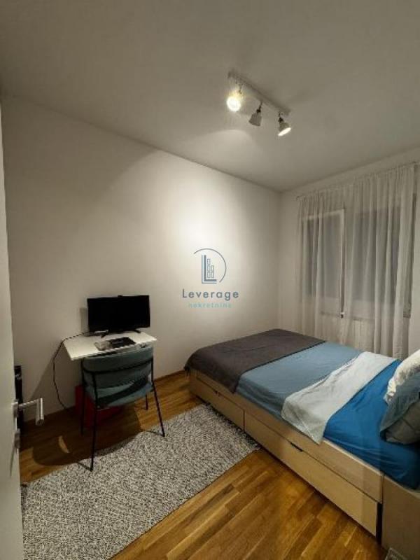 Stan na prodaju u Beogradu, Cvetkova pijaca, trosoban, 75m2, cena 270000 evra