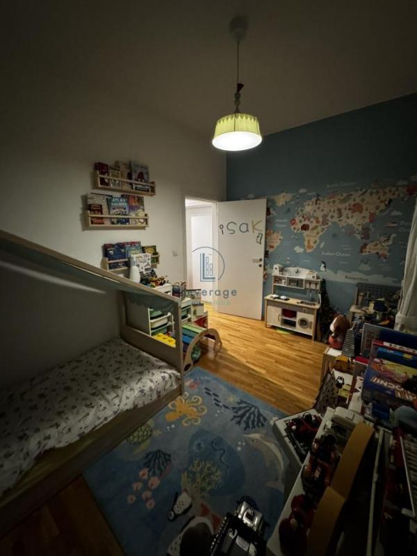 Stan na prodaju u Beogradu, Cvetkova pijaca, trosoban, 75m2, cena 270000 evra