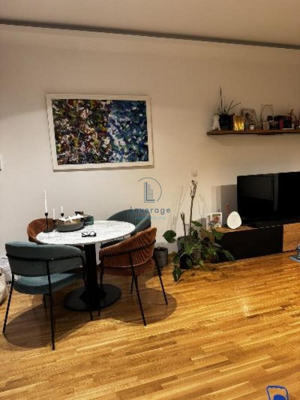 Stan na prodaju u Beogradu, Cvetkova pijaca, trosoban, 75m2, cena 270000 evra