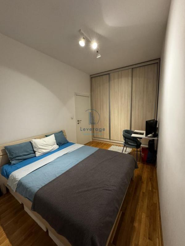 Stan na prodaju u Beogradu, Cvetkova pijaca, trosoban, 75m2, cena 270000 evra