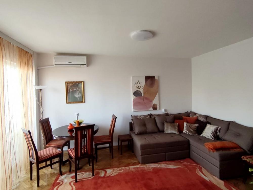 Stan na prodaju u Beogradu, Novi Beograd blok 11C (Stari Merkator), dvosoban, 50m2, cena 650 evra