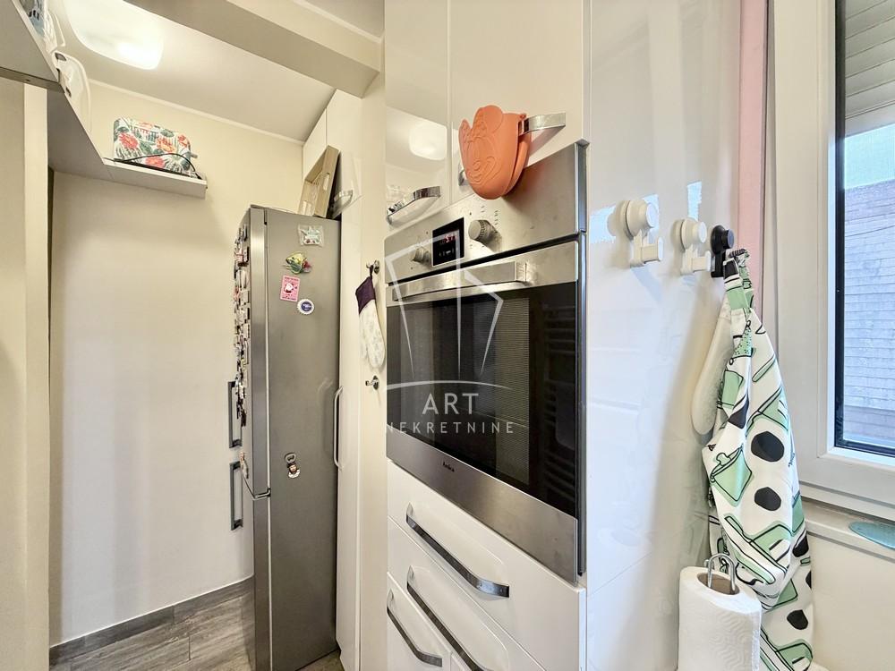 Stan na prodaju u Beogradu, dvoiposoban, 59m2, cena 99500 evra