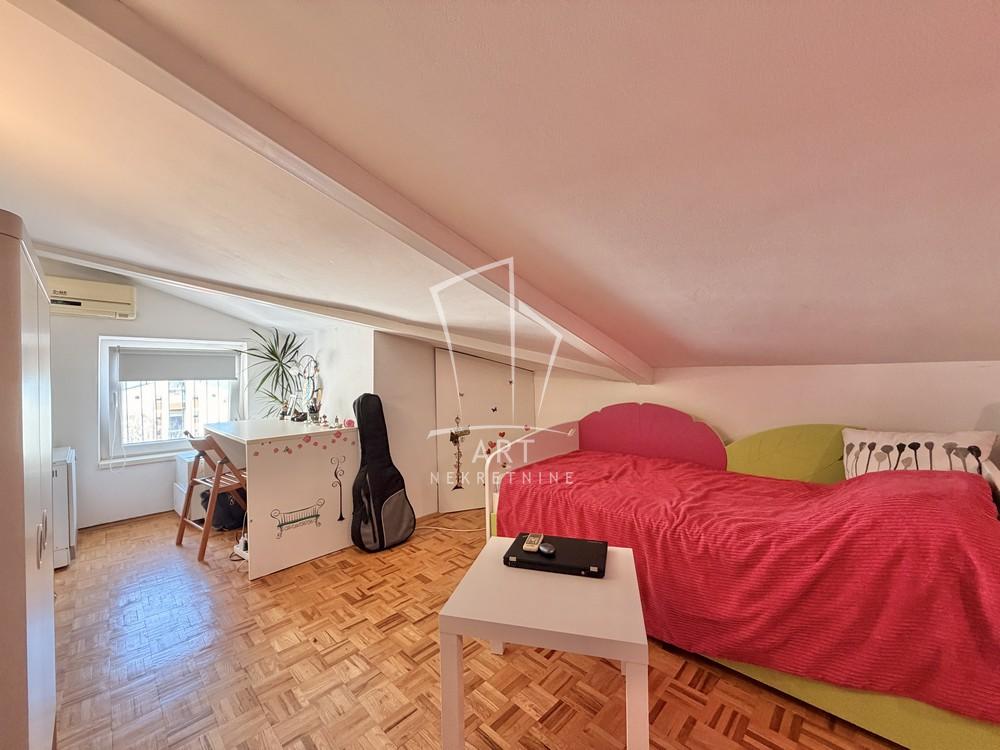 Stan na prodaju u Beogradu, Rakovica, dvoiposoban, 64m2, cena 136000 evra