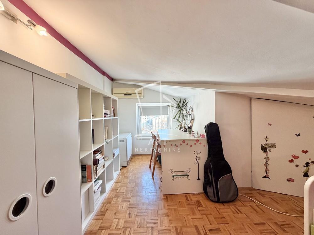 Stan na prodaju u Beogradu, Rakovica, dvoiposoban, 64m2, cena 136000 evra