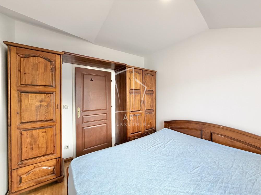 Stan na prodaju u Beogradu, Dušanovac, dvoiposoban, 73m2, cena 178850 evra