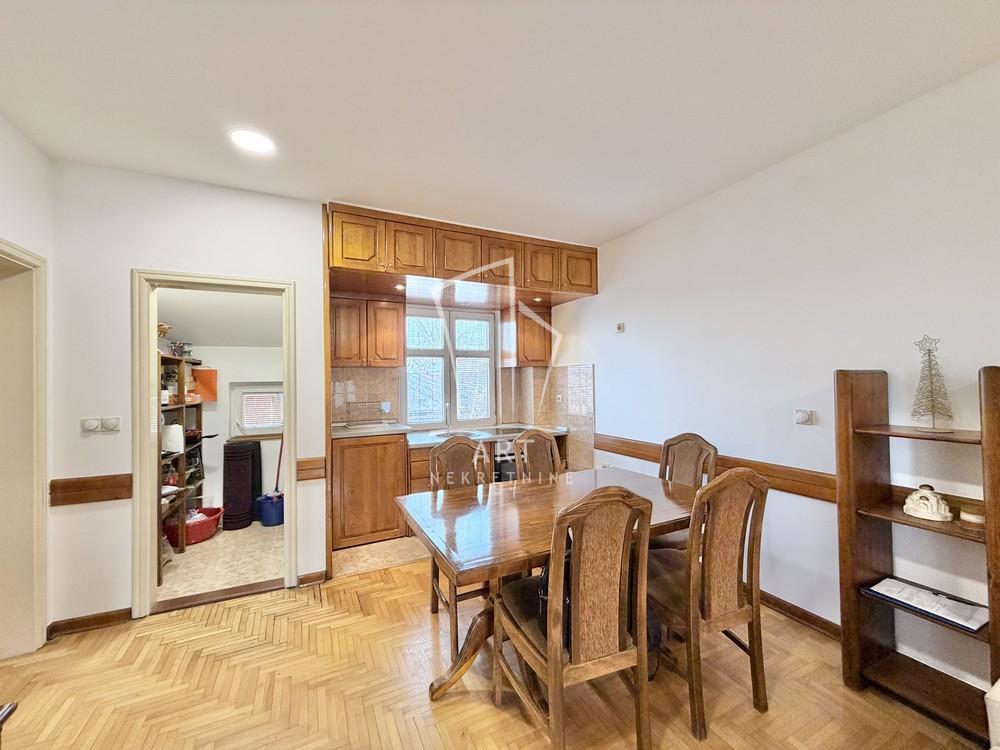 Stan na prodaju u Beogradu, Dušanovac, dvoiposoban, 73m2, cena 178850 evra