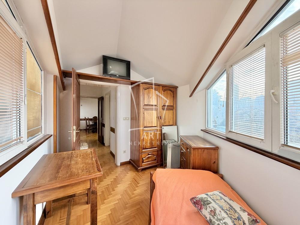 Stan na prodaju u Beogradu, Dušanovac, dvoiposoban, 73m2, cena 178850 evra