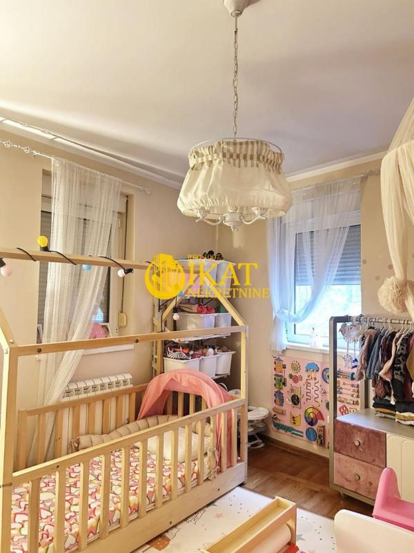 Stan na prodaju u Beogradu, Vračar, dvoiposoban, 74m2, cena 265000 evra