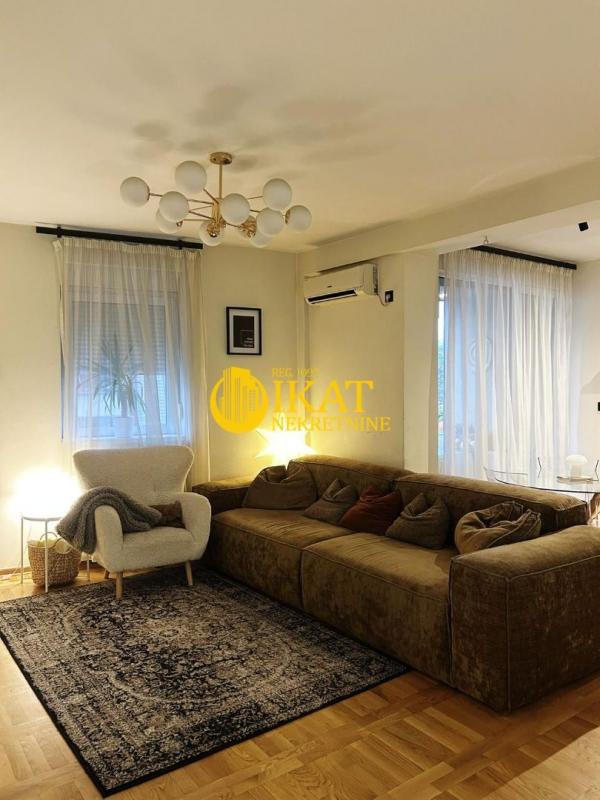 Stan na prodaju u Beogradu, Vračar, dvoiposoban, 74m2, cena 265000 evra